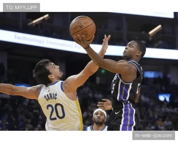 勇士转变进攻逻辑侧重挡拆 简化传切体系应对魔术防守收奇效